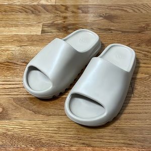 Yeezy Slides Pure